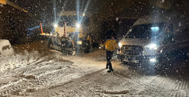 Ağrı'da Kardan Kapanan Köyde Hastalanan Çocuk Kurtarıldı