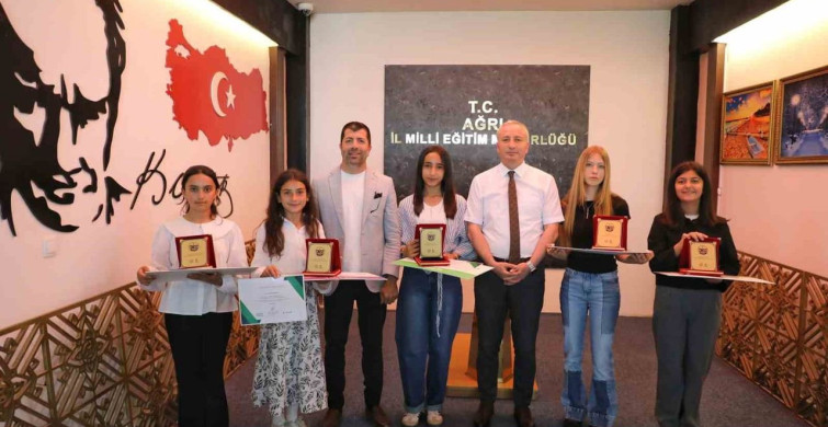 Ağrı’da sağlıklı nesil sağlıklı gelecek yarışmalarında dereceye giren öğrenciler ödüllendirildi