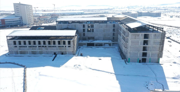 Ağrı'da Sismik İzolatörlü Hastane İnşaatı Devam Ediyor