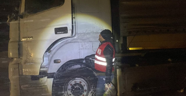 Ağrı'da Tendürek Geçidi'nde Kar ve Tipi Ulaşımı Zorluyor
