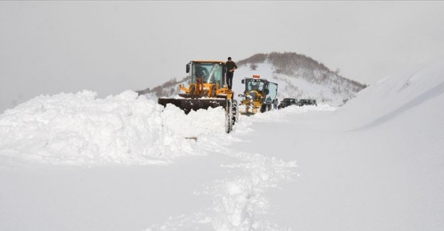 Ağrı'da Ulaşıma Kar Engeli