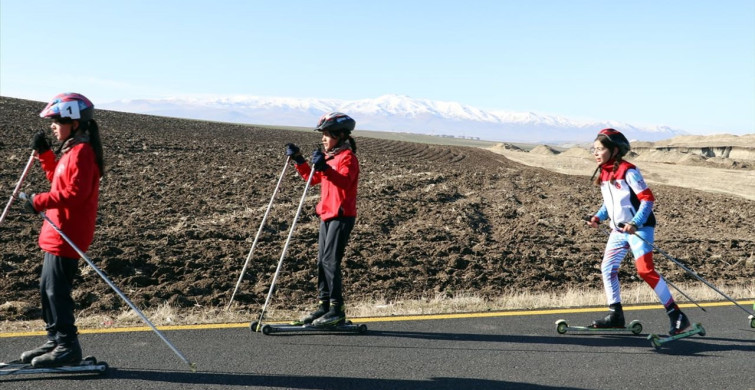 Ağrı'daki Kayaklı Koşu Takımı Kar Bekliyor