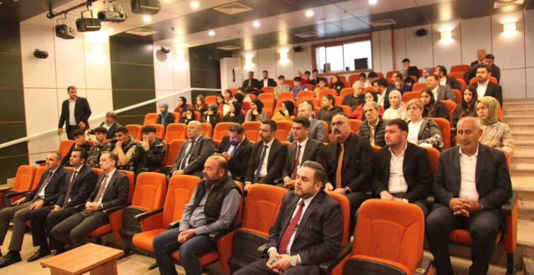 Ahlat'ta Hafıza Mekanları Sempozyumu Gerçekleştirildi