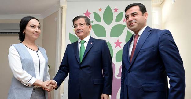 Ahmet Davutoğlu'ndan HDP'ye Tam Destek