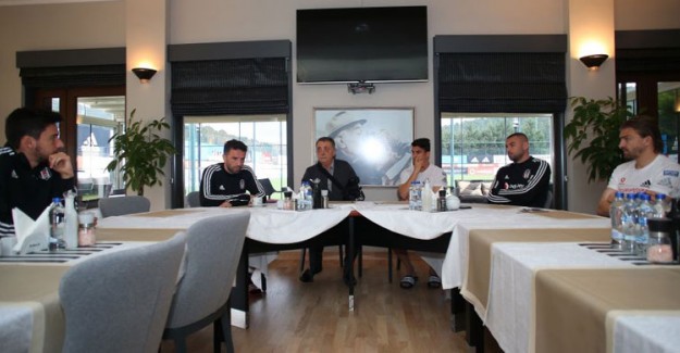 Ahmet Nur Çebi'den Maç Öncesi Futbolculara Ziyaret