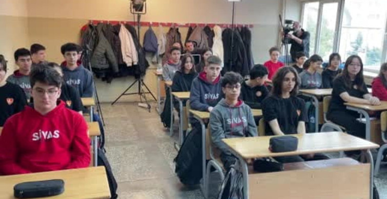 Ahmet Yenilmez, Sivas Lisesi Öğrencileriyle Buluştu