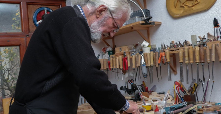 Ahşap Sanatıyla Anılarını Yaşatan Sanatçı