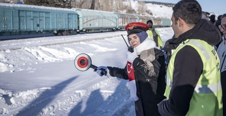 Aile ve Sosyal Hizmetler Bakanı Göktaş, Sarıkamış Ekspresi'ni Uğurladı