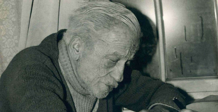 Ailesi Necip Fazıl Kısakürek'in yürekleri sızlatan hikayesini anlattı! En yakın dostları borçlarını almak için seccadesini haciz etmiş
