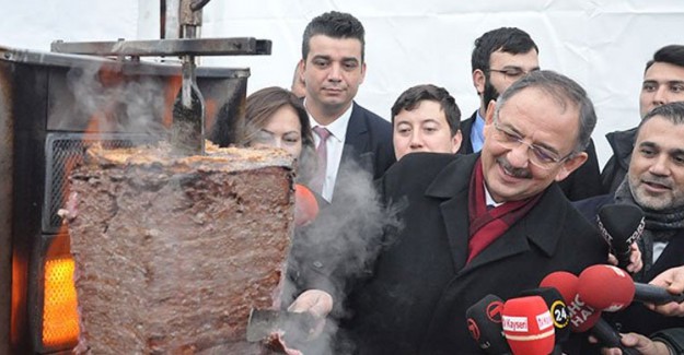 AK Parti Ankara Adayı Mehmet Özhaseki, Kılıçdaroğlu'ndan Kazandığı Tazminatla Döner Dağıttı