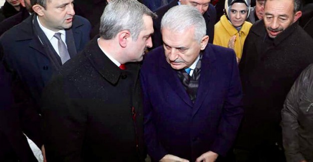 AK Parti İstanbul Adayı Binali Yıldırım, Cuma Namazını 39 İlçe Adayı ile Beraber Kıldı