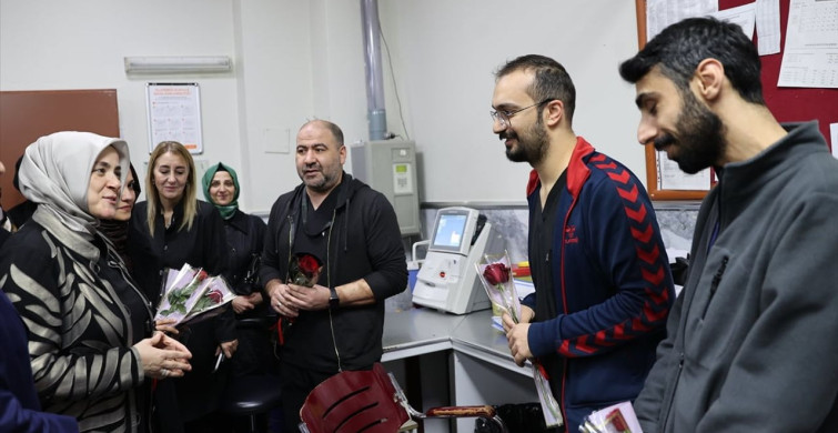 AK Parti Kadın Kolları Başkanı Ercan, Sağlık Çalışanlarını Ziyaret Etti