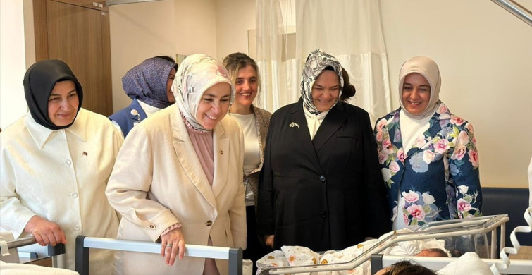 AK Parti Kadın Kolları Dünya Emzirme Haftası'nda Annelerle Buluştu