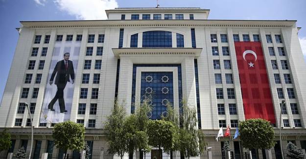AK Parti'den Darbe Çağrılarına Karşı 81 İlde Suç Duyurusu