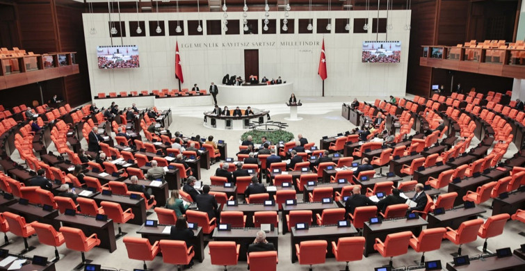 AK Parti'den muhalefetin öne sürdüğü ek bütçe iddialarına yanıt gecikmedi! 'Kirli bir algı oluşturuyorlar'