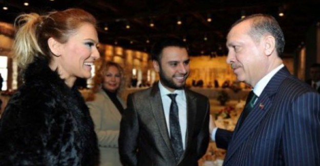 Akalın'ın Paylaştığı Fotoğrafta Cumhurbaşkanı Erdoğan Detayı!