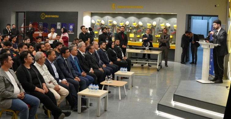 Akar'ın Teknoloji Vurgusu ve Gençlerle Buluşması