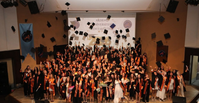 Akdeniz Üniversitesi Fen Fakültesi Mezuniyet Töreni Coşkuyla Gerçekleşti