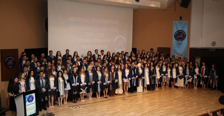 Akdeniz Üniversitesi'nde diş hekimleri mezun oldu