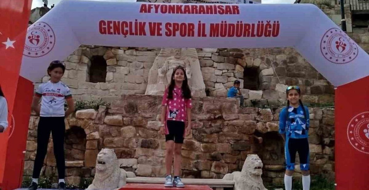 Akhisar Sporcuları Afyon'da Öne Çıktı