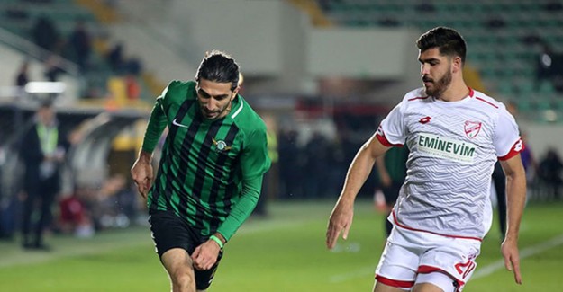 Akhisar'ın Sahasında Geçit Yok!