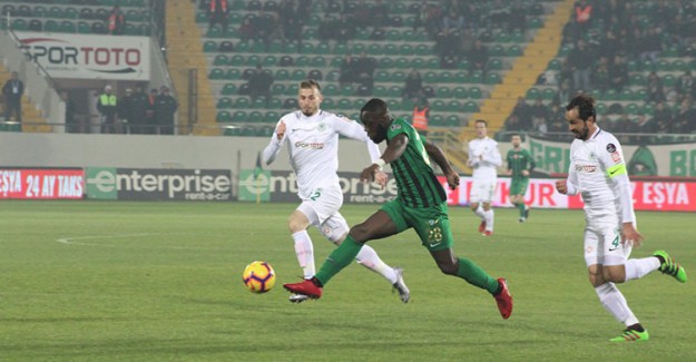 Akhisarspor ile Konyaspor Yenişemedi!