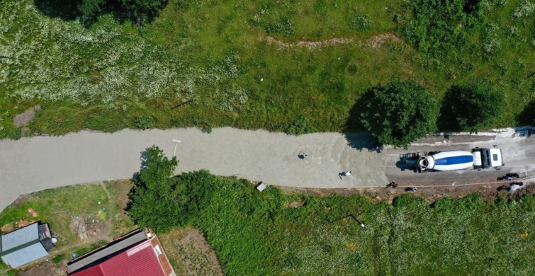 Akkuş’ta 4 mahalleyi birbirine bağlayan yolun konforu arttırılıyor