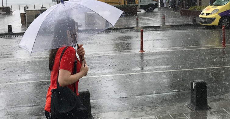 AKOM İstanbul için saat vererek uyardı: Sağanak ve doluya karşı hazırlıklı olun