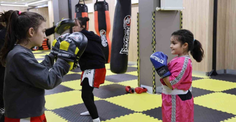 Akran Zorbalarına Karşı Kick Boks ile Gücünü Buldu