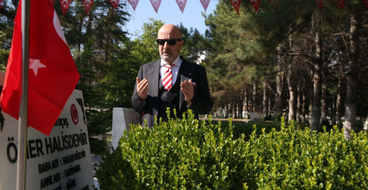 Aksakallı: "Bayrağımızı indiremeyecekler, ezanımızı susturamayacaklar"