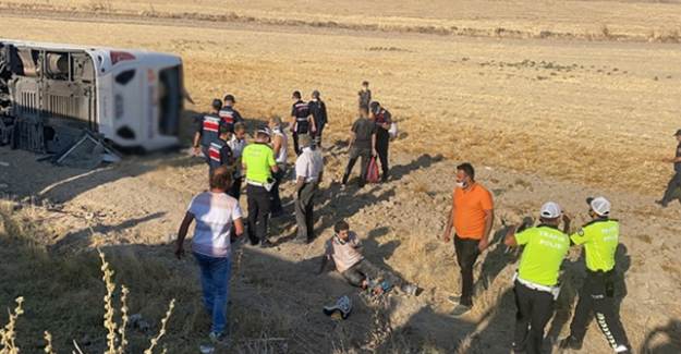Aksaray- Adana Karayolunda Yolcu Otobüsü Devrildi: 30 Yaralı
