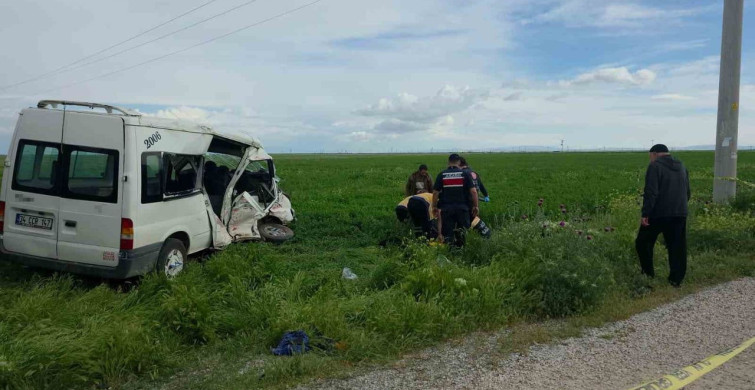 Aksaray'da Minibüs ve Kamyonet Çarpıştı: 5 Yaralı