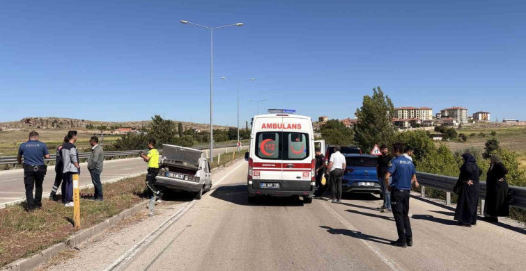 Aksaray'da otomobil minibüse çarptı: 8 yaralı