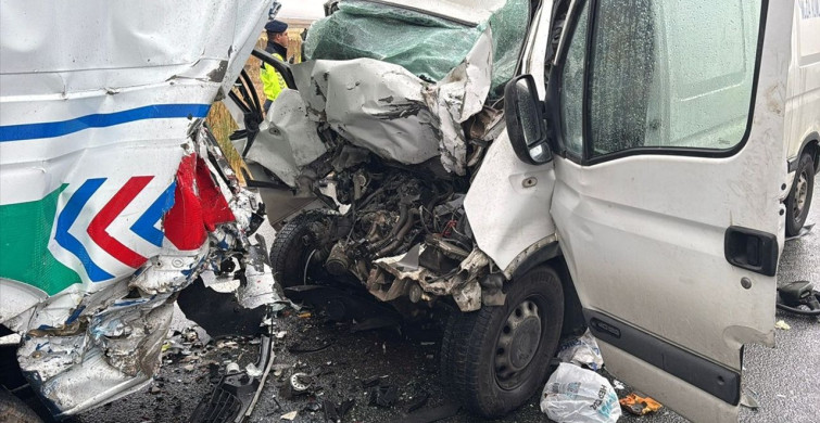 Aksaray'da Trafik Kazası: 2 Asker Şehit, 1 Kişi Hayatını Kaybetti