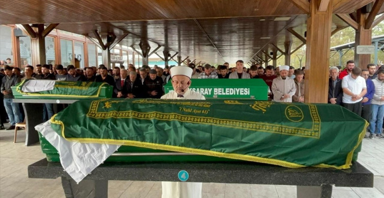 Aksaray'da Trafik Kazasında Hayatını Kaybeden Aile Defnedildi