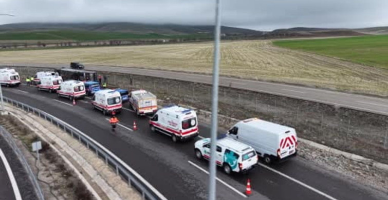 Aksaray'da Yolcu Otobüsü Devrildi: 23 Yaralı