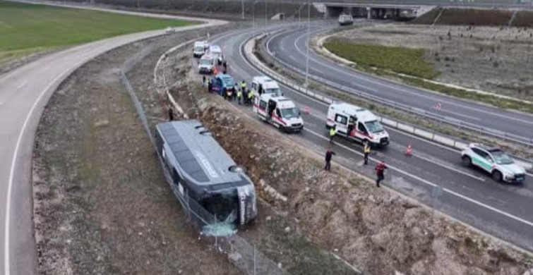 Aksaray'da Yolcu Otobüsü Devrildi: 23 Yaralı