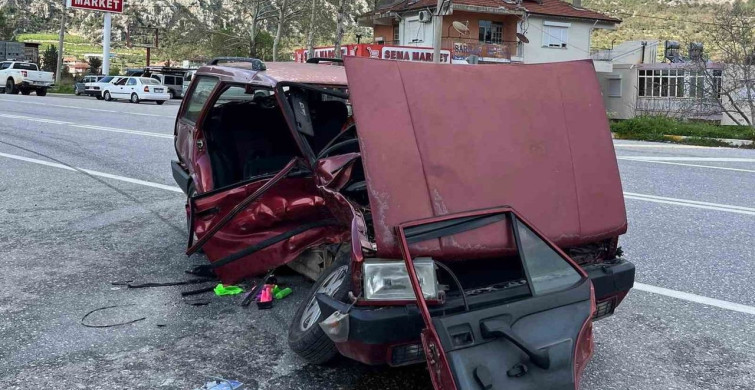 Akseki'de Trafik Kazası: Üç Yaralı