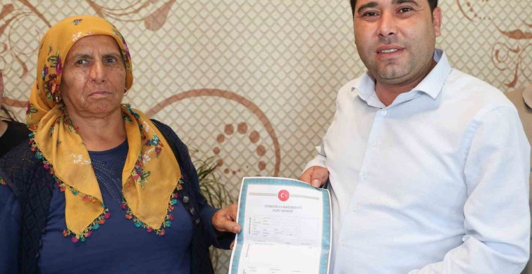 Aksu Belediyesi Tapuları Sahiplerine Teslim Etti