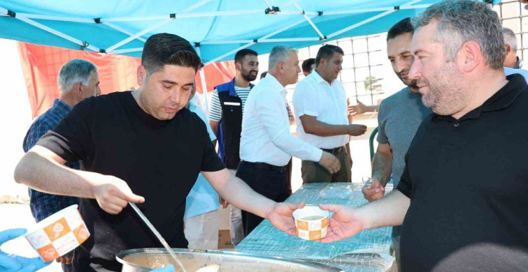 Aksu Belediyesi’nden aşure ikramı