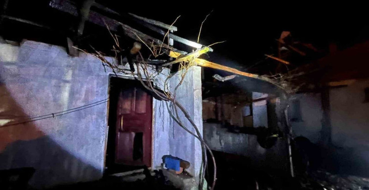 Alaca'da Park Halindeki Kamyonette Yangın Çıktı