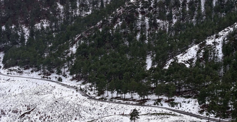 Aladağlar'da Kar Manzaraları Dronla Görüntülendi