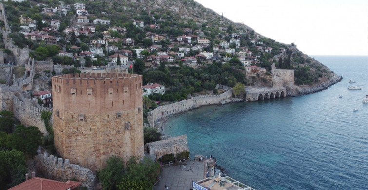 Alanya Kalesi İçindeki Tophane Mahallesi Surlarla Çevrili