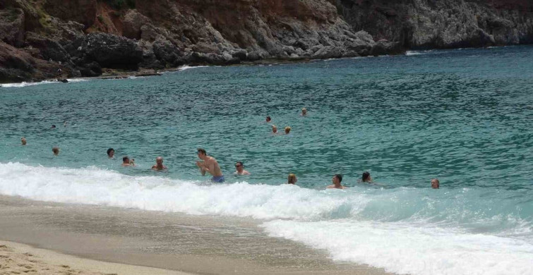 Alanya Sahillerinde Bayram Yoğunluğu