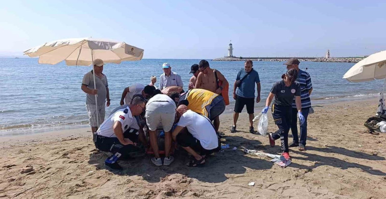 Alanya'da denizde boğulma tehlikesi geçiren yaşlı adam hastaneye kaldırıldı