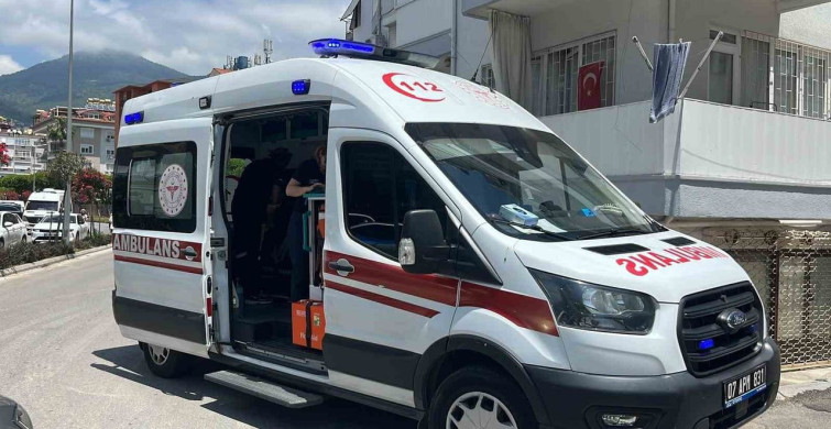 Alanya'da Motosiklet ve Otomobil Çarpıştı: 1 Yaralı