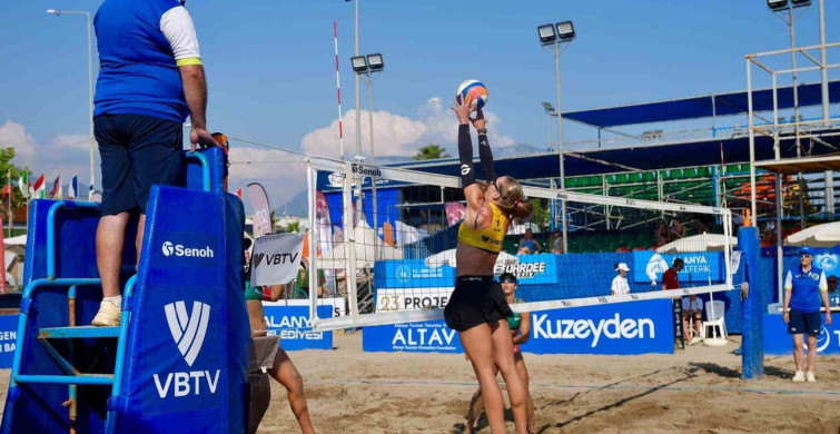 Alanya'da Plaj Voleybolu Şöleni: Volleyball World Beach Pro Tour Başladı