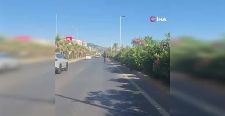 Alanya'da tehlikeli motosiklet yolculuğu kamerada