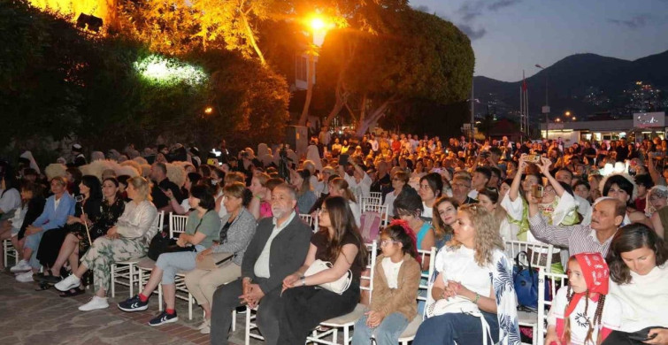 Alanya’da Uluslararası Halk Dansları ve Müzik Festivali Coşkuyla Gerçekleşti