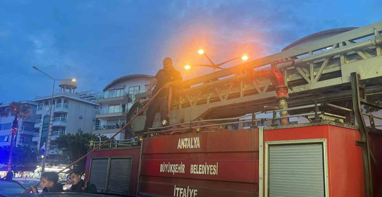 Alanya'daki Otel Mutfak Yangını Kontrol Altına Alındı